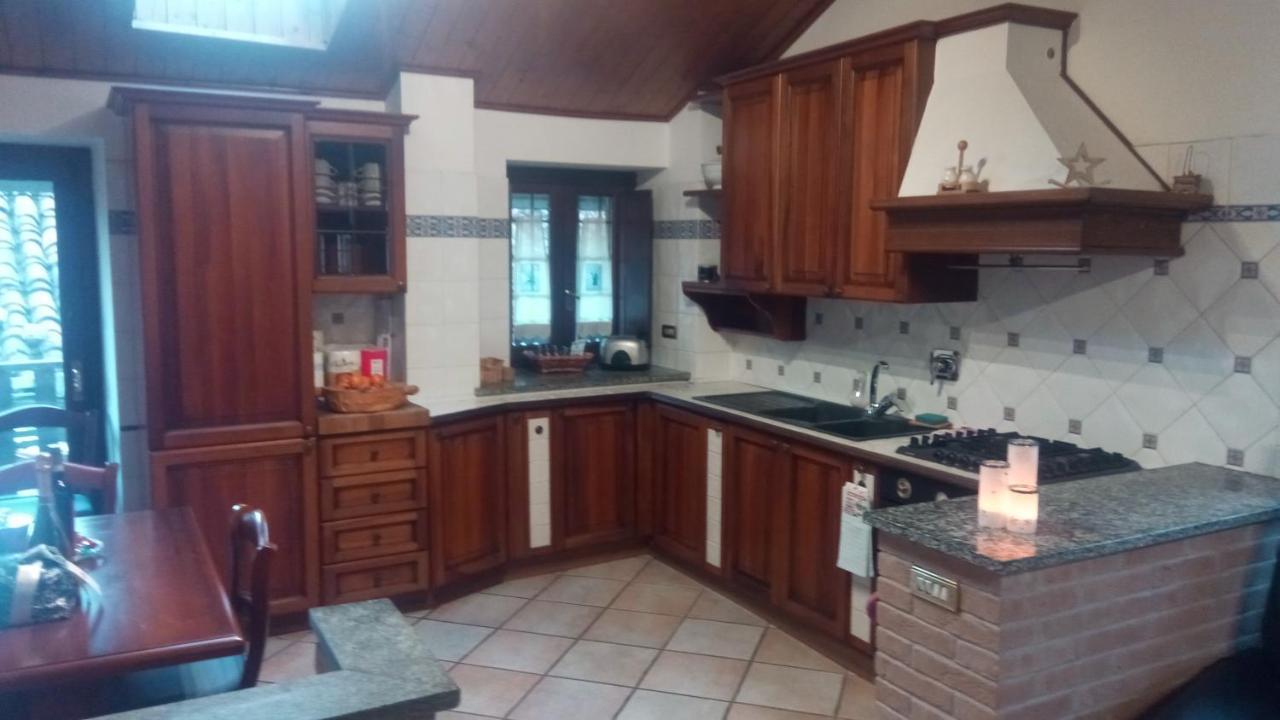 Casa Del Rustico, Indipendente Vista Sacra Con Dipinto Villa Caprie Eksteriør bilde