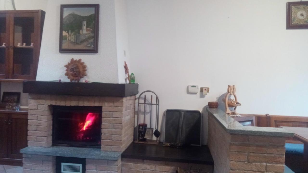 Casa Del Rustico, Indipendente Vista Sacra Con Dipinto Villa Caprie Eksteriør bilde