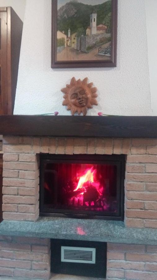 Casa Del Rustico, Indipendente Vista Sacra Con Dipinto Villa Caprie Eksteriør bilde