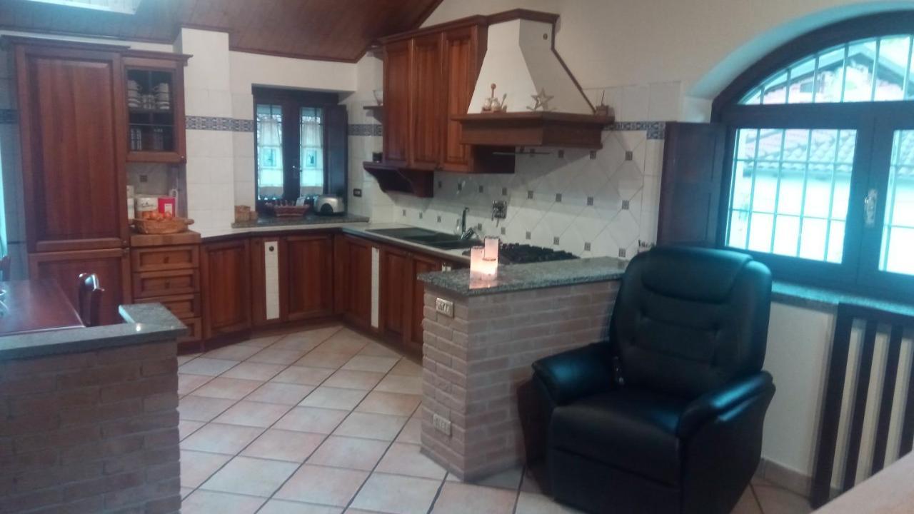 Casa Del Rustico, Indipendente Vista Sacra Con Dipinto Villa Caprie Eksteriør bilde