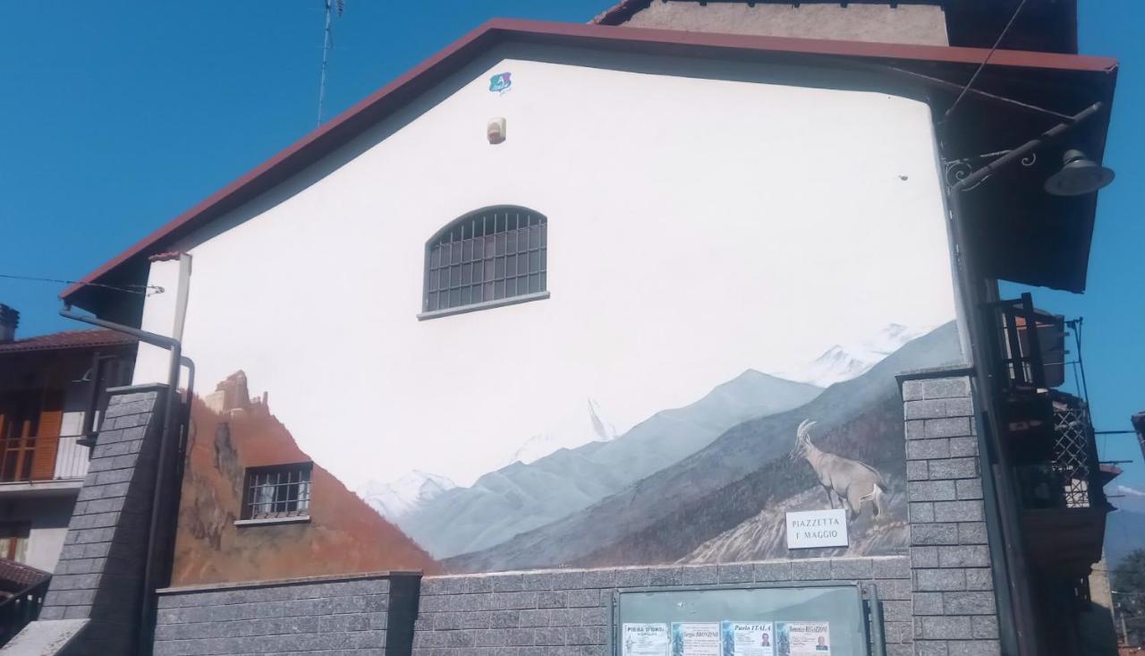 Casa Del Rustico, Indipendente Vista Sacra Con Dipinto Villa Caprie Eksteriør bilde