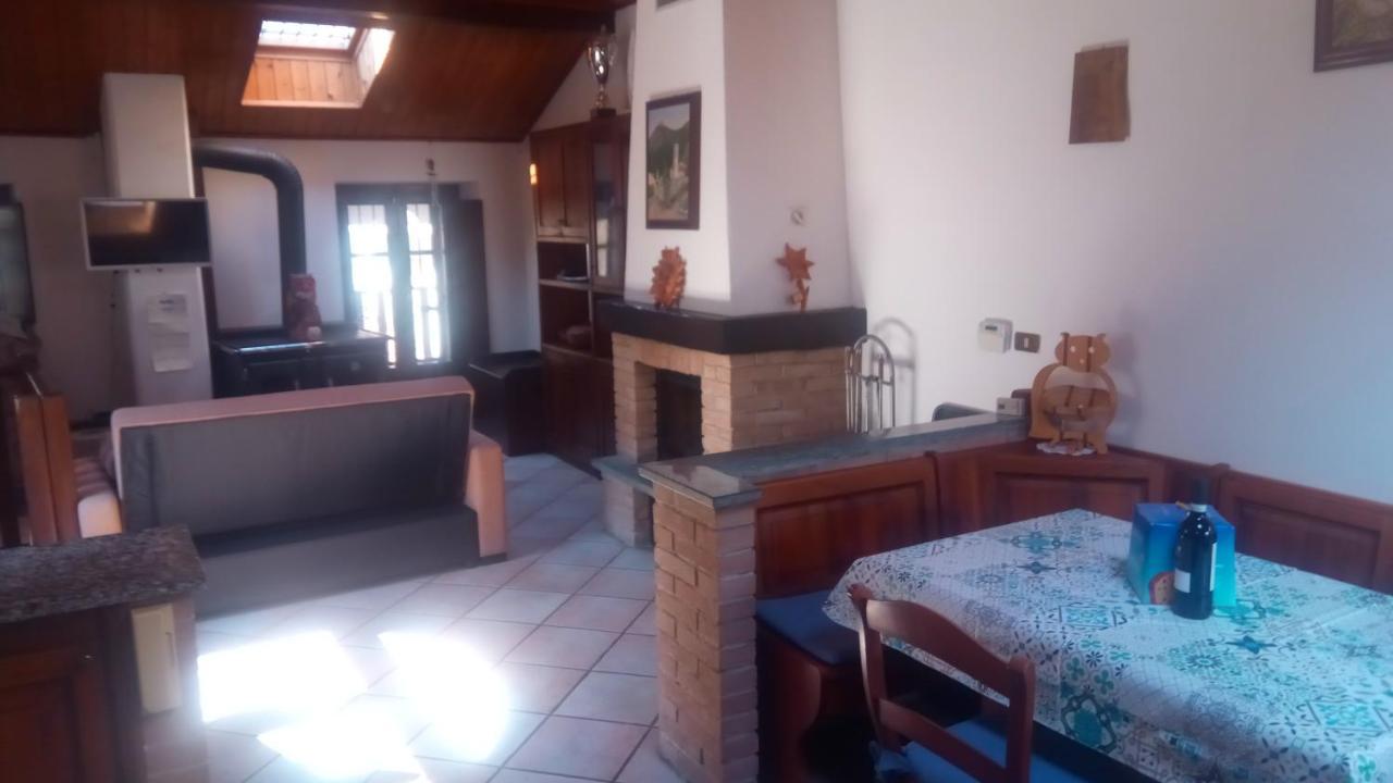 Casa Del Rustico, Indipendente Vista Sacra Con Dipinto Villa Caprie Eksteriør bilde