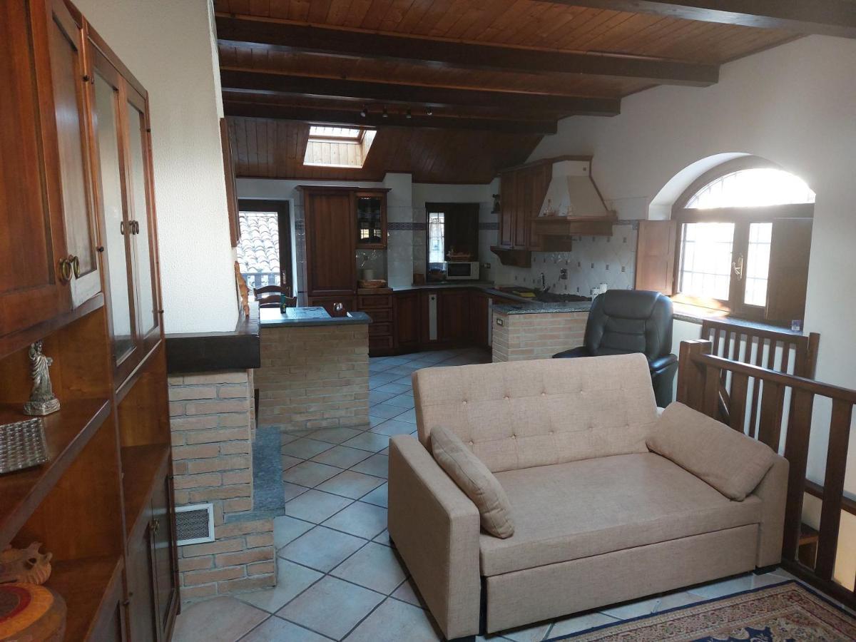 Casa Del Rustico, Indipendente Vista Sacra Con Dipinto Villa Caprie Eksteriør bilde