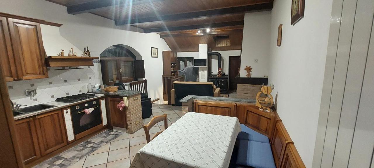 Casa Del Rustico, Indipendente Vista Sacra Con Dipinto Villa Caprie Eksteriør bilde
