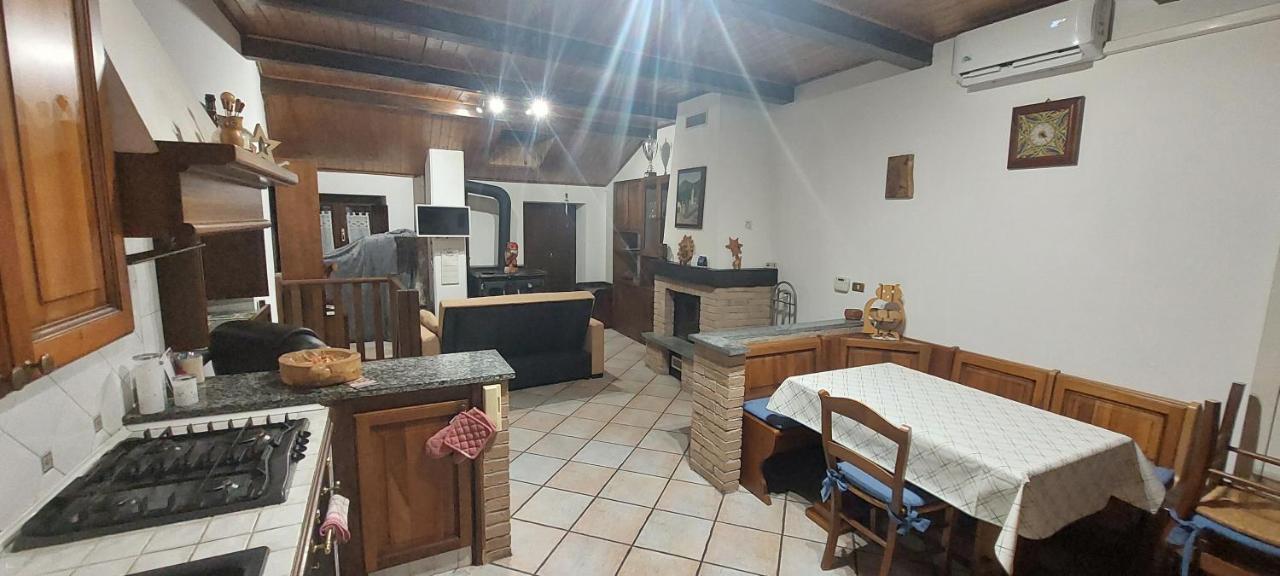 Casa Del Rustico, Indipendente Vista Sacra Con Dipinto Villa Caprie Eksteriør bilde